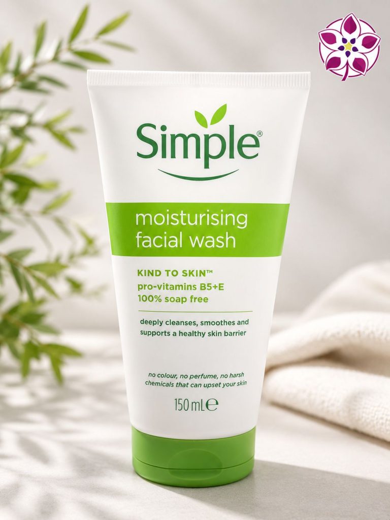 ژل شستشوی صورت سیمپل مدل Moisturising Facial Wash حجم 150 میلی‌لیتر، پاک‌کننده ملایم و آبرسان پوست با لوگوی برند در گوشه تصویر