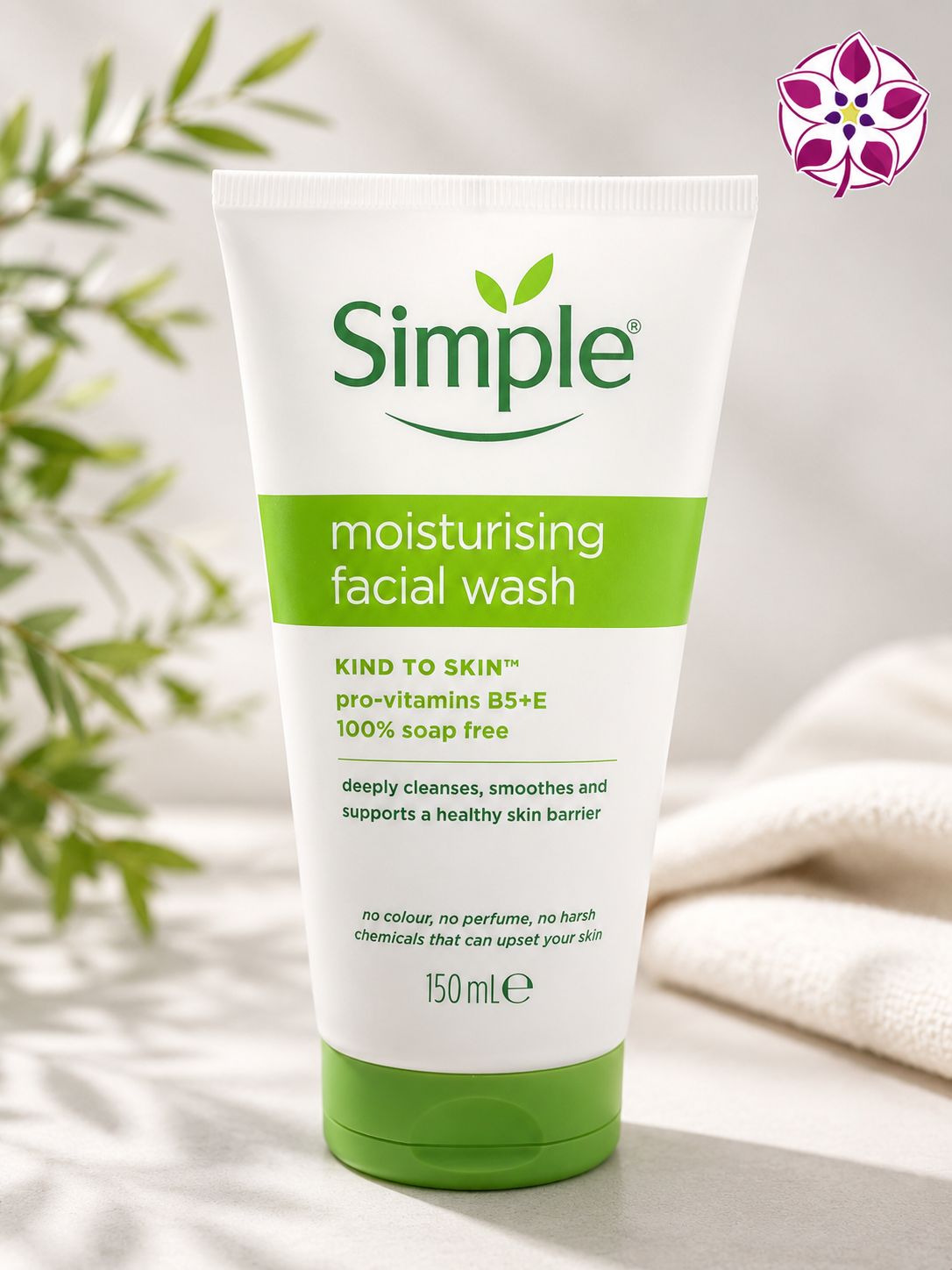 ژل شستشوی صورت سیمپل Moisturising Facial Wash – پاککننده ملایم و آبرسان ژل شستشوی صورت سیمپل مدل Moisturising Facial Wash حجم 150 میلیلیتر، پاککننده ملایم و آبرسان پوست با لوگوی برند در گوشه تصویر